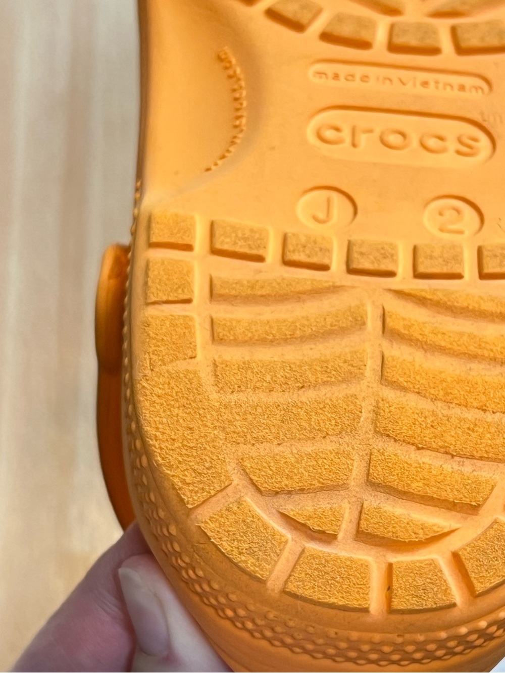 CROCS Kid’s Classic Clog - sz Junior 2 - Picture 15 of 16